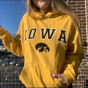 IOWA HAWKEYE Gold Colosseum Sweatshirt